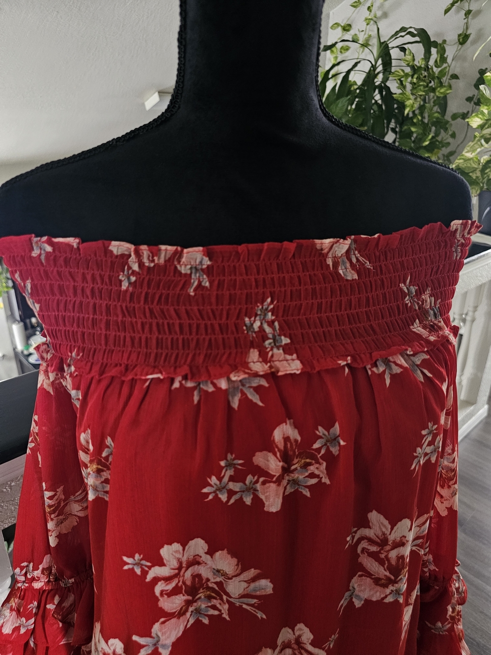 NWOT - Size S -  Off-Shoulder Red Floral Women's Top - Picture 4 of 12